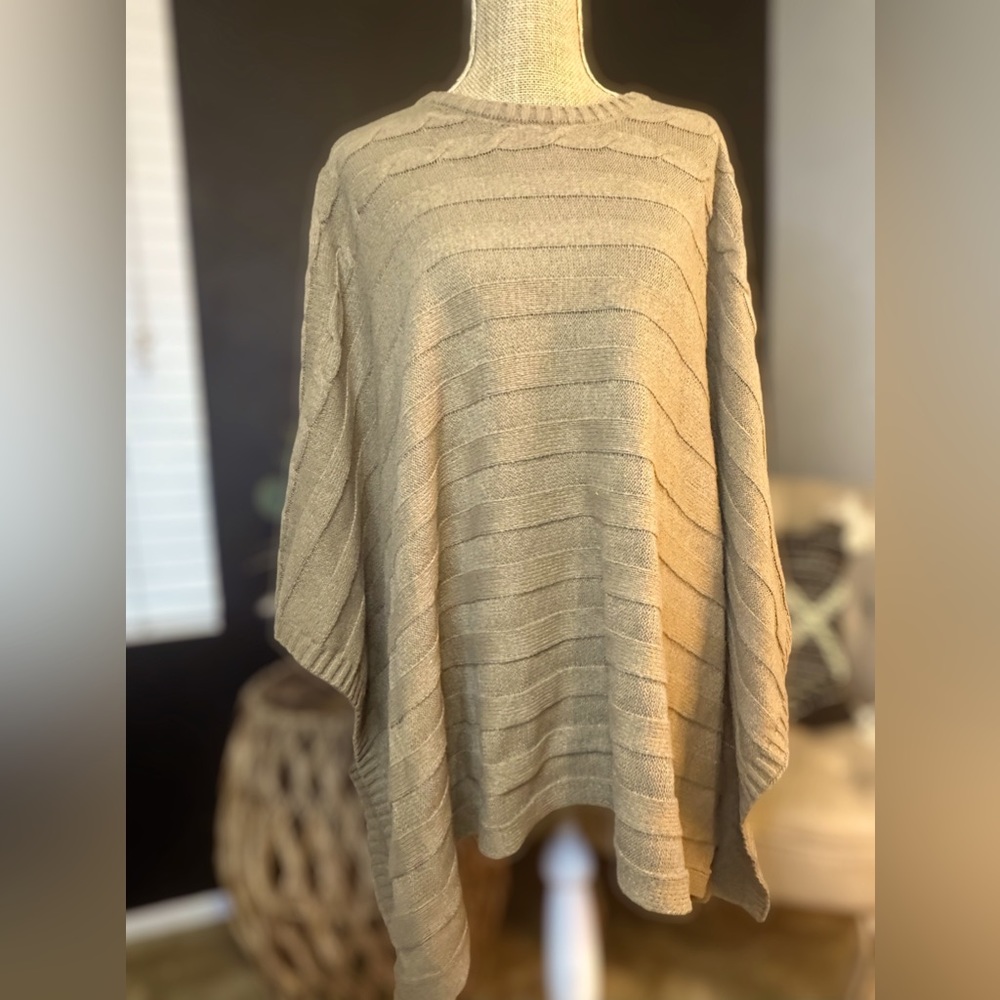 Lisa Rinna Collection Pancho/pull over